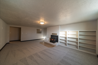 480 E 200 N, Unit A in Roosevelt, UT - Foto de edificio - Building Photo