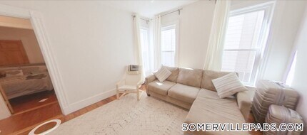 339 Beacon St, Unit A in Somerville, MA - Foto de edificio - Building Photo