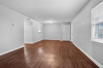 1002 E Main St, Unit 21 in New Albany, IN - Building Photo - Building Photo