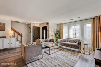 125 Bedford Pl in Morganville, NJ - Building Photo - Building Photo