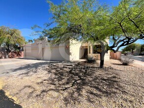8142 N Peppersauce Dr in Oro Valley, AZ - Building Photo - Building Photo