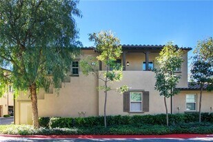 150 Full Moon in Irvine, CA - Building Photo