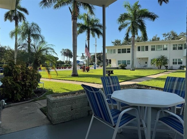 487 1st St S in St. Petersburg, FL - Foto de edificio - Building Photo