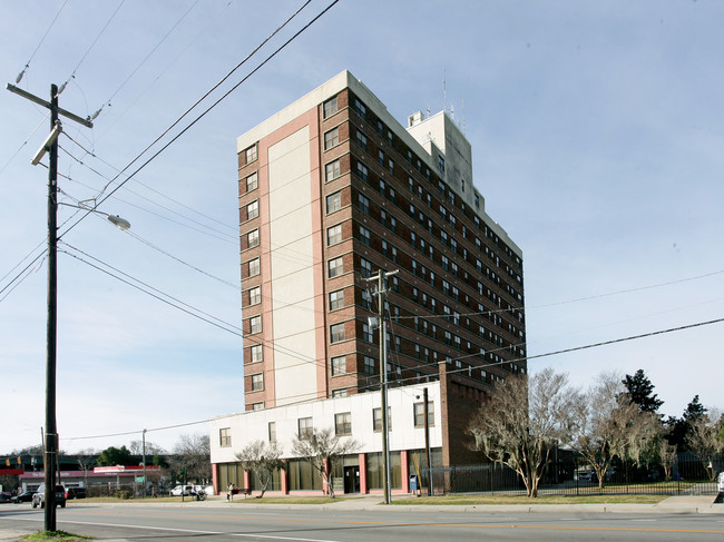 Joseph Floyd Manor in Charleston, SC - Building Photo - Building Photo