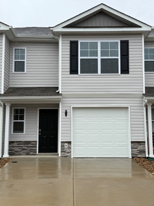 115 Raceday Center Dr in Bristol, TN - Building Photo