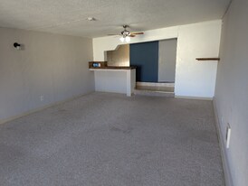 1717 SE Clatsop St in Portland, OR - Building Photo