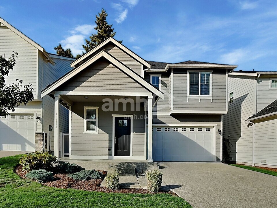 13918 106th Ave E in South Hill, WA - Foto de edificio