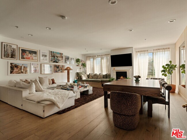 10648 Woodbridge St in Los Angeles, CA - Foto de edificio - Building Photo