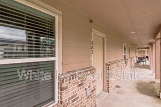 Avenue Townhomes in Huntsville, TX - Building Photo - Building Photo