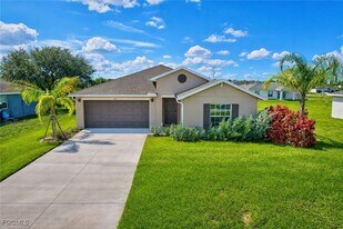 418 Pickford Ave in Lehigh Acres, FL - Building Photo