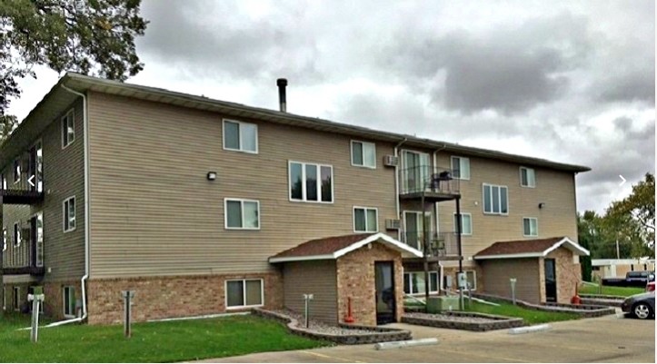 Oakwood Apartments in Walhalla, ND - Foto de edificio