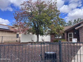 7385 Patty Berg Way in El Paso, TX - Foto de edificio - Building Photo