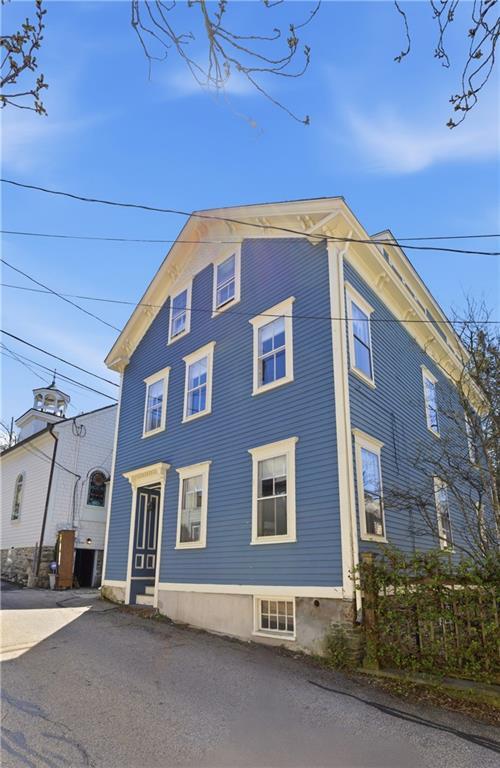 75 Mary St