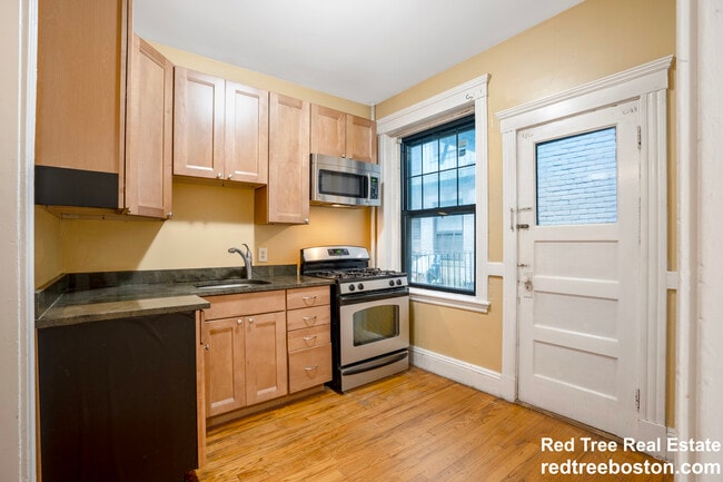 59 Lanark Rd, Unit 2