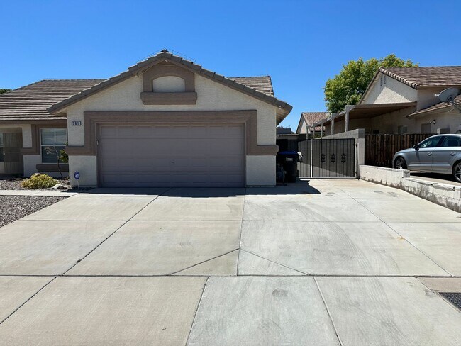 561 Pacer Terrace in Henderson, NV - Building Photo - Building Photo