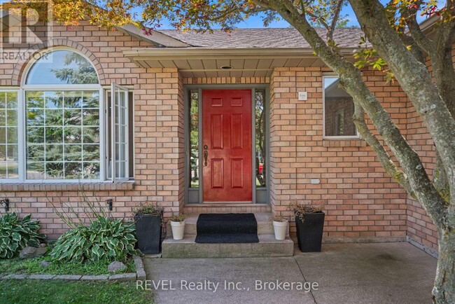 101 Wellandvale Dr in Welland, ON - Building Photo - Building Photo