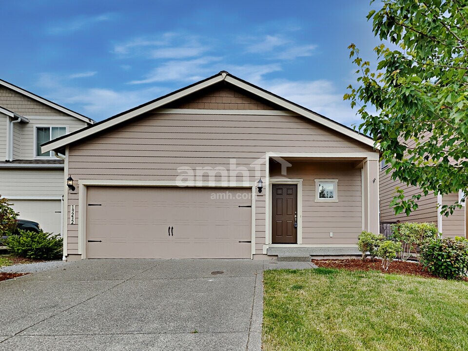 19232 18th Ave Ct E in Spanaway, WA - Building Photo