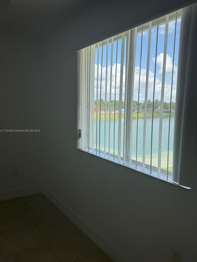 2460 SE 15th Pl in Homestead, FL - Building Photo - Building Photo