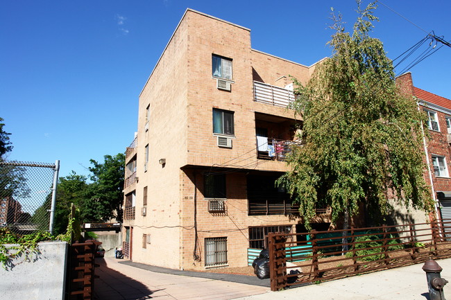 147-48 Roosevelt Ave in Flushing, NY - Building Photo - Building Photo