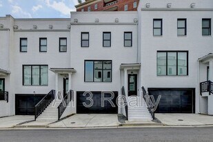 3667 Peachtree Rd NE in Atlanta, GA - Building Photo