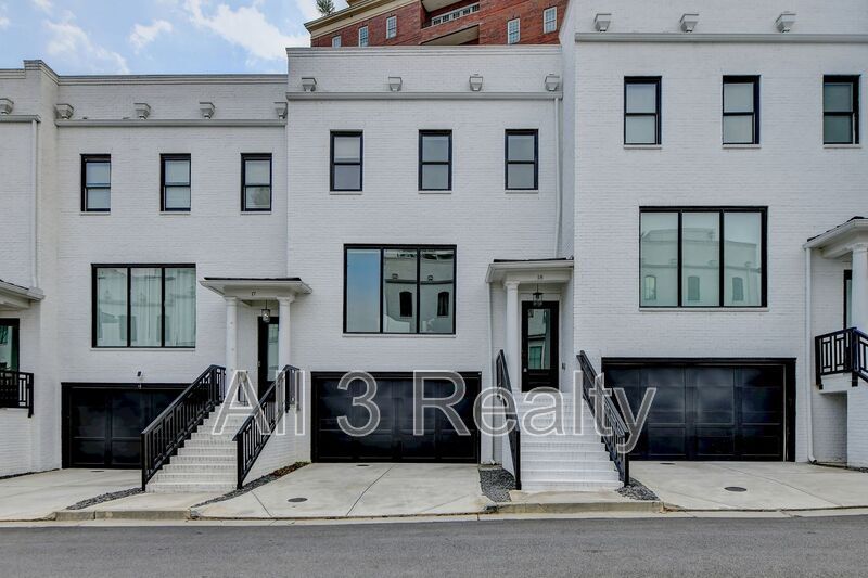 3667 Peachtree Rd NE in Atlanta, GA - Building Photo