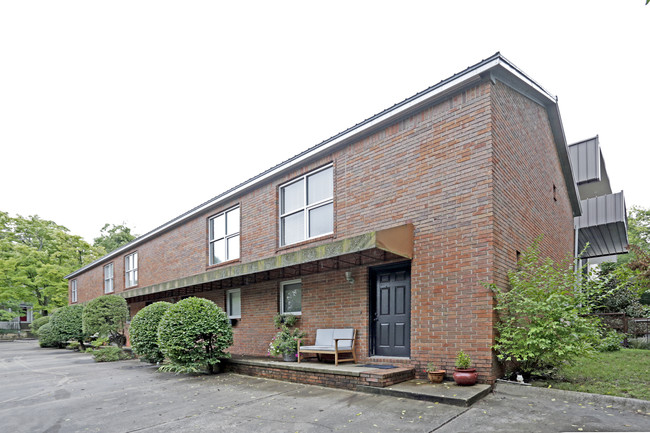 102 S School Ave in Fayetteville, AR - Foto de edificio - Building Photo