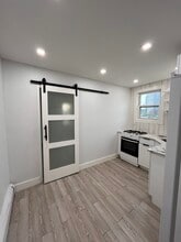 70 Bevan St, Unit 11 in Jersey City, NJ - Building Photo - Building Photo