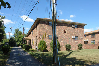 Spanish Trace Villa Apartments in Lexington, KY - Building Photo - Building Photo