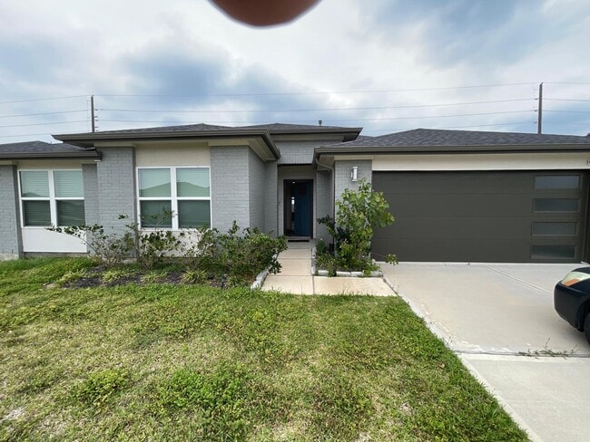property at 7015 Sunbreeze Ln