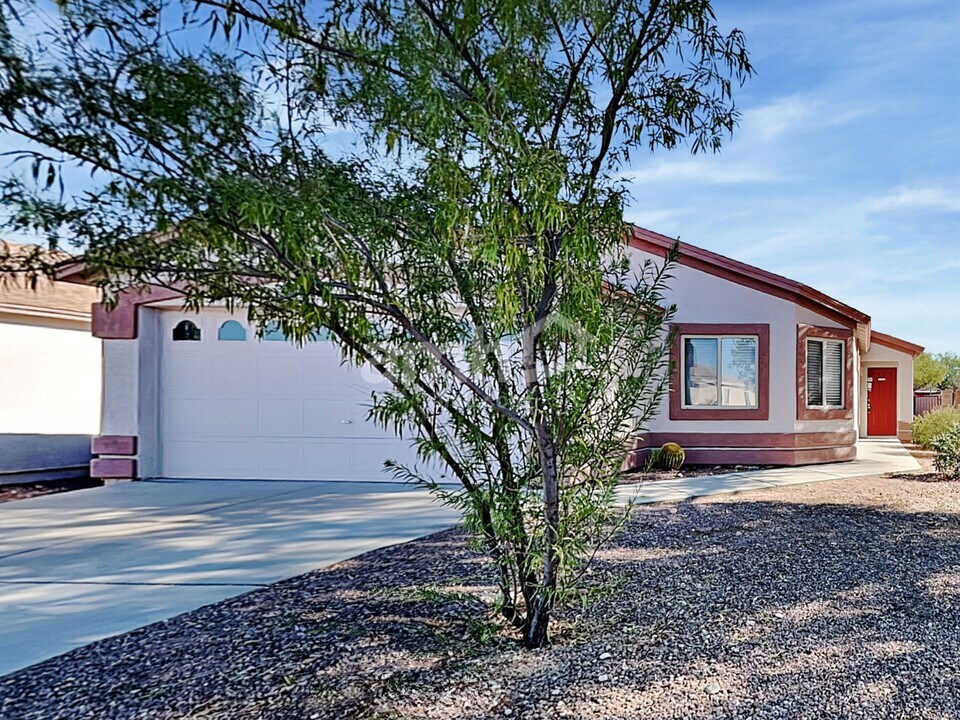 7659 S Meadow Spring Way in Tucson, AZ - Building Photo