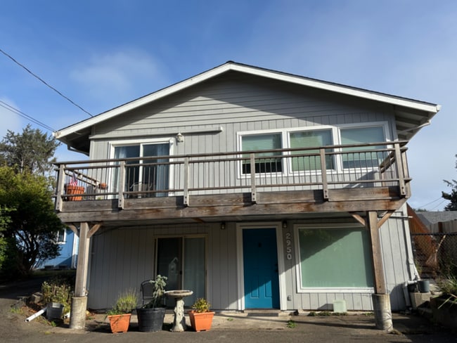 2950 SW Beach Ave