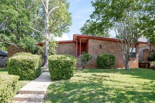 1305 Rusdell Dr in Irving, TX - Building Photo