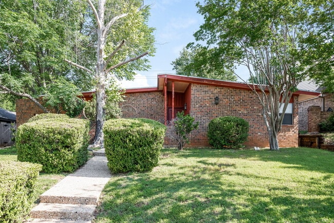 property at 1305 Rusdell Dr