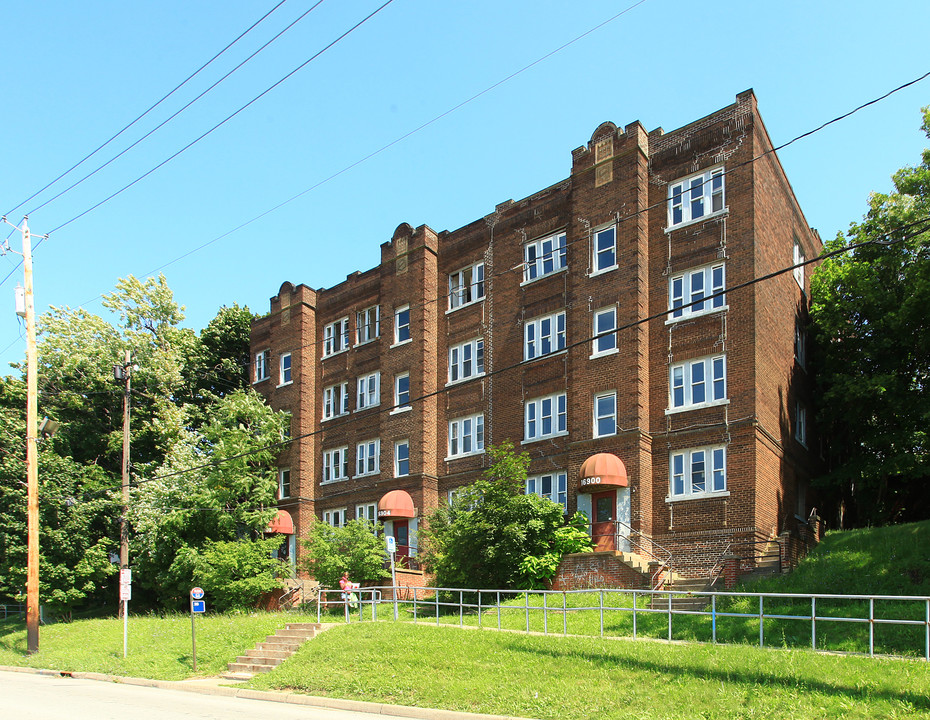 16900 Euclid Ave in Cleveland, OH - Building Photo