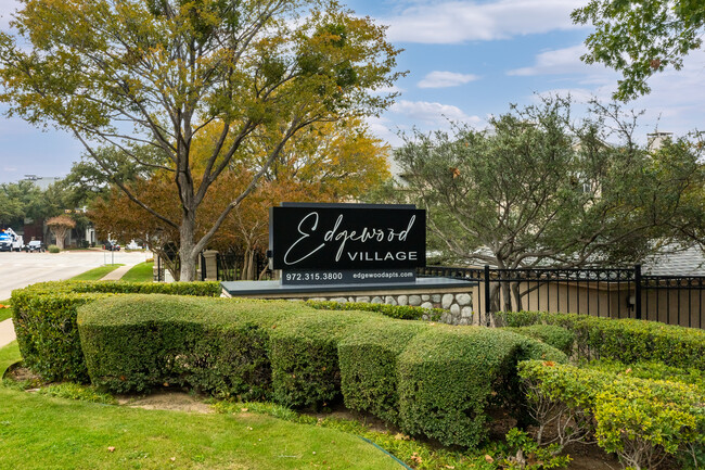 Edgewood Village in Lewisville, TX - Foto de edificio - Building Photo