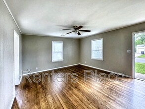 228 S 70th E Ave in Tulsa, OK - Foto de edificio - Building Photo