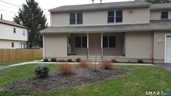 71 1/2 Park Ave in Derby, CT - Building Photo