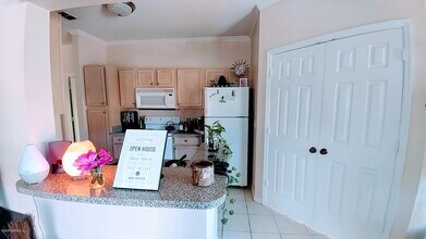 7800 Point Meadows Dr in Jacksonville, FL - Foto de edificio - Building Photo