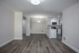 360 S Euclid Ave in Pasadena, CA - Building Photo - Building Photo