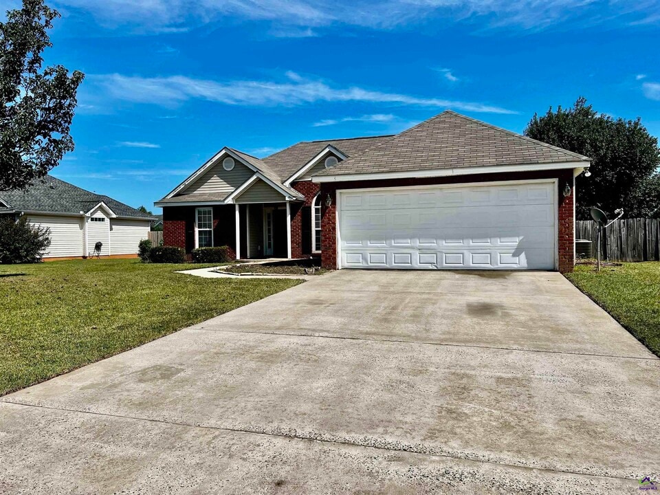 216 Bowens Mill Dr in Bonaire, GA - Building Photo