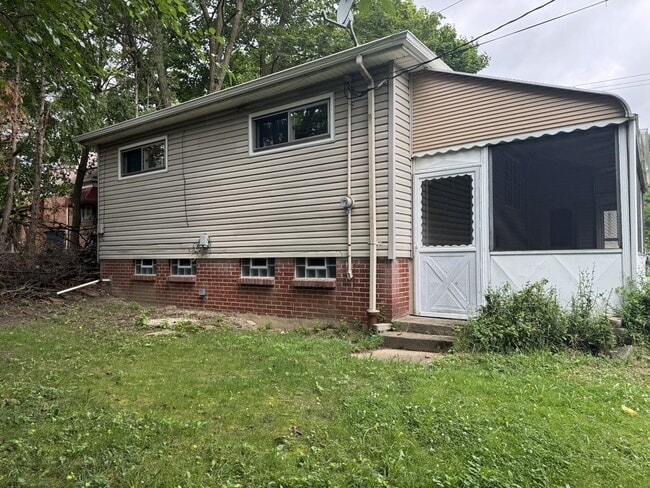 18106 Libby Rd in Maple Heights, OH - Building Photo - Building Photo
