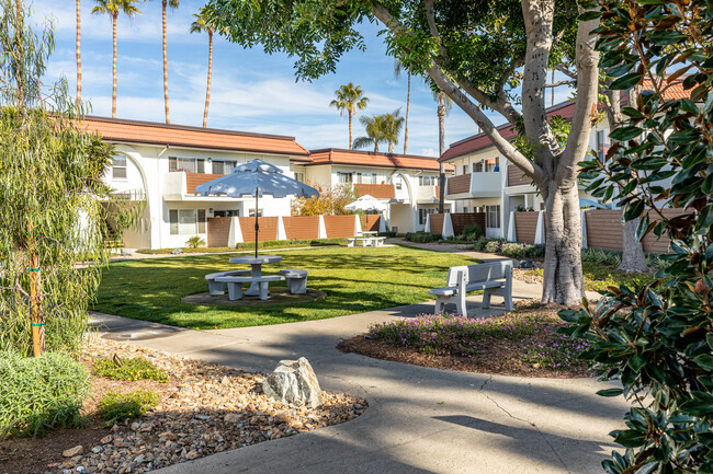 Villa Del Mar Apartments in Oceanside, CA - Foto de edificio - Building Photo