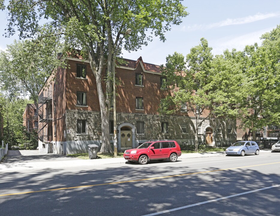 2505 Édouard-Montpetit in Montréal, QC - Building Photo