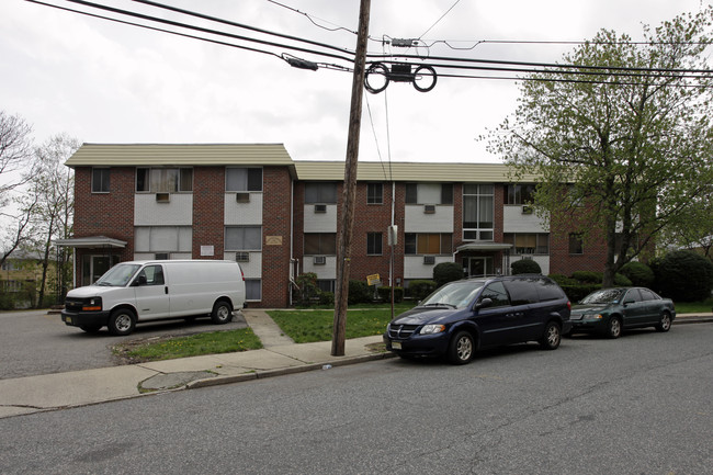 Brighton Gardens in Belleville, NJ - Building Photo - Building Photo