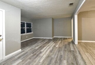 12008 Bellafonte Dr in Dallas, TX - Foto de edificio - Building Photo