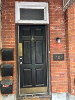 727 Lansdowne Av in Toronto, ON - Building Photo
