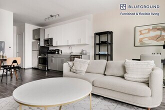 2340 N California Ave in Chicago, IL - Building Photo - Building Photo