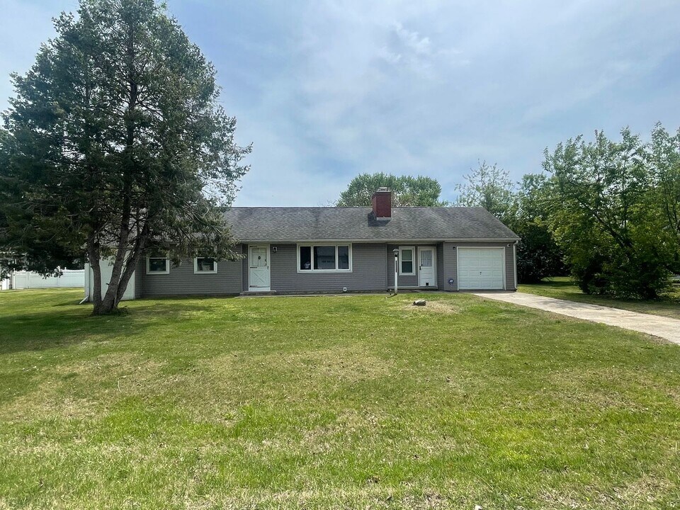 34506 Spruce Dr in Lewes, DE - Foto de edificio
