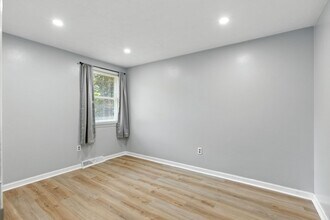 21 Petipas Ln in Randolph, MA - Building Photo - Building Photo