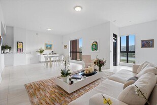 8390 SW 72nd Ave in Miami, FL - Building Photo